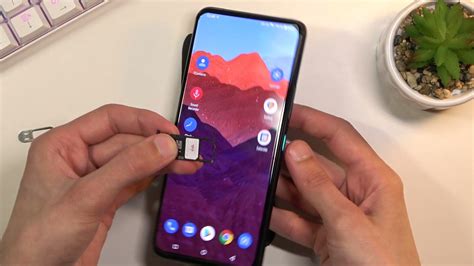 Insert SIM and SD ASUS Zenfone 8 Flip .